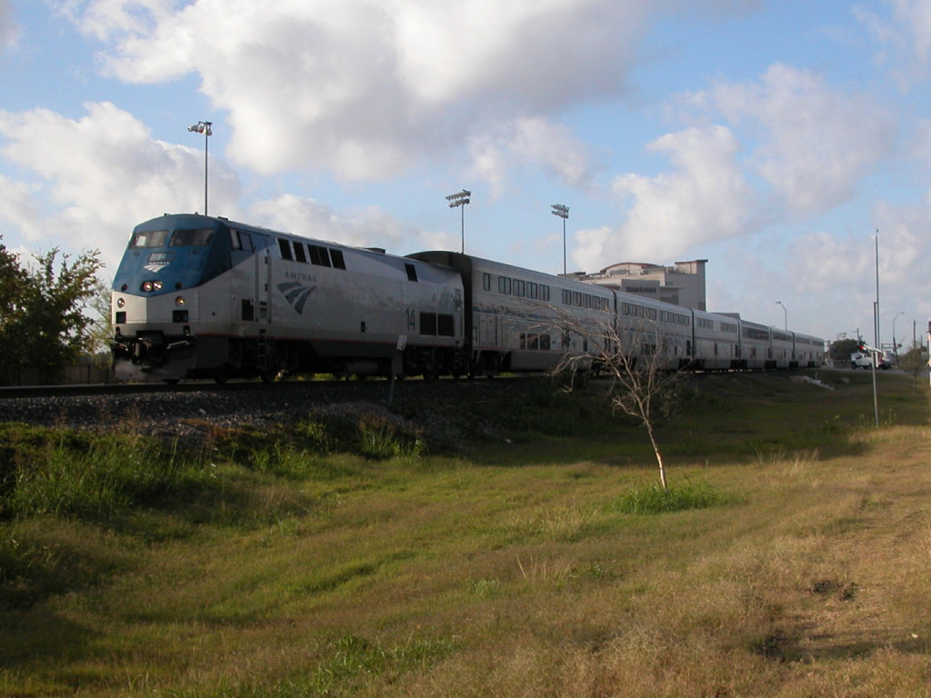 AMTK 14  9Nov2012  NB Train 22 (Texas Eagle) Along Post Road 